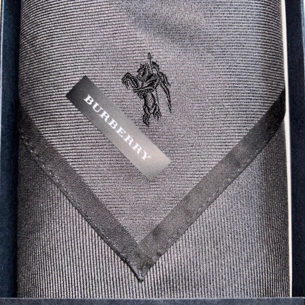 Burberry Men's Handkerchief GIFT Boxed Set- Will ship in time for Dad! - Picture 3 of 5